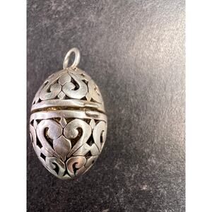 Vintage Sterling Silver Filigree Locket Pendant Charm Openwork Keepsake Box